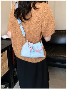 Sac à bandoulière tendance de couleur bonbon avec poignée tissée, sac coréen élégant pour femme.
