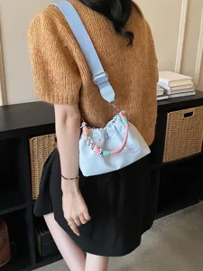 Sac à main tissé de couleur bonbon élégant, sac bandoulière tendance de style coréen.