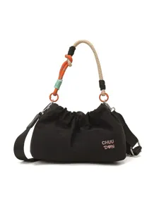 Sac à main hobo noir avec poignée tressée colorée, sac bandoulière style coréen tendance.