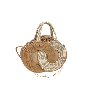 Bolso de hombro de paja trenzada playa vacaciones estilo redondo con anillos de contraste.