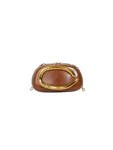 Stylische Damen Umhängetasche aus PU Leder mit goldener C Schnalle und schicker Kette.