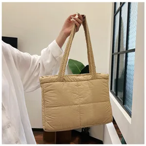Minimalist quilted shoulder bag for women, trendy puffer tote bag for autumn and winter commute.
