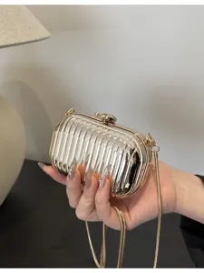 Metalen mini handtas met ketting voor vrouwen, elegante kleine zomertas voor feestelijke avond.