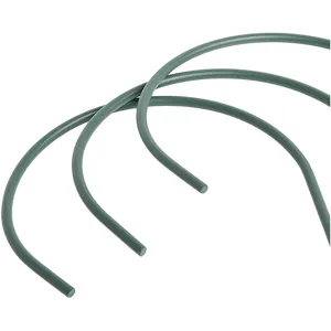 Detailansicht des grünen Metallhaken für Pflanzen, langlebige Vogelhäuschen Halterung Eisen.