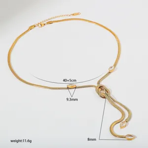 Elegante gouden roestvrijstalen slangenketting met prachtige druppel kristallen hangers.
