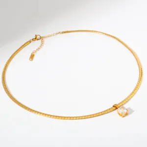 Elegante gouden roestvrijstalen slangenketting ketting met sprankelende zirkoon hanger