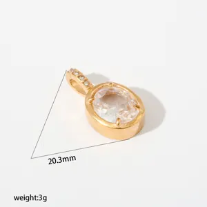 Goldener ovaler Zirkonia Anhänger Schmuck Detailaufnahme mit Maßen 20,3 mm und Gewicht 3g.