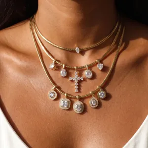Set van meerlaagse gouden roestvrijstalen ketting met kristallen kruis en geometrische hangers
