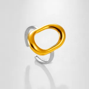 Anillo ajustable bicolor de acero inoxidable, joya geométrica abierta minimalista moderna.