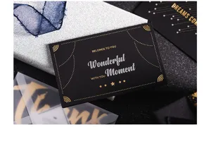 Set de tarjetas de felicitación negro y oro de lujo con caja de regalo y sobres.