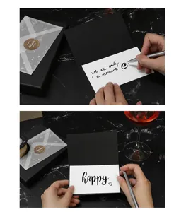 Schwarze Grußkarte mit Umschlag, elegante leere Nachrichtenkarte für Geschenke.