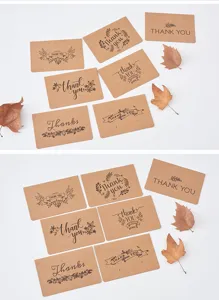 Vintage Kraftpapier Dankekarten Set mit herbstlichen Blaettern fuer Geschaeft und Feiertage.