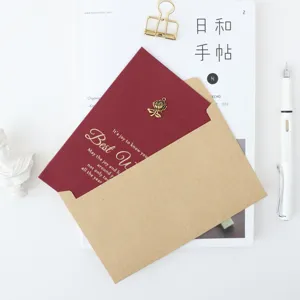Koreanische Vintage Grußkarte Set mit Kraftpapier Umschlag und goldenem Rosen Metall Anhänger.