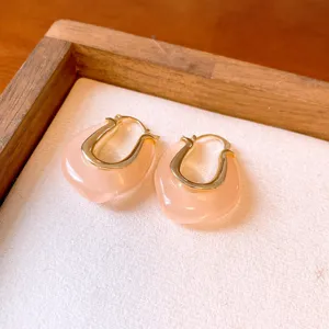 Pink and gold U-shaped geometric hoop earrings detail, chic sweet fashion jewelry for women.