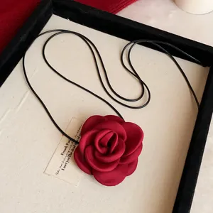 Französische Luxus Mode rote Rose Stoff Halskette Nische kreatives Design Choker für Damen