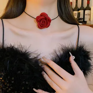 Französischer Stil schicke rote Rose Choker Halskette für Damen, elegante Vintage Schmuck.