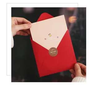 Weihnachts 3D Grußkarte mit rotem Umschlag und niedlichem Feiertagsdesign für Geschenke.