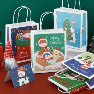 Süße Weihnachtstüten mit Cartoon-Mädchen, perfekte Feiertags-Geschenktüten aus Papier.