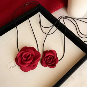 Französische Luxus rote Rose Blumen Halskette Set mit schwarzem Kordel Modeschmuck Damen
