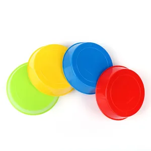 Vista di dettaglio ravvicinata di palette di miscelazione per pittura in plastica.