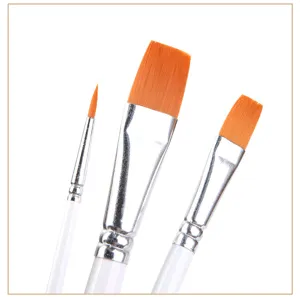 Vue détaillée du pinceau en nylon, ensemble parfait pour l'aquarelle, l'acrylique et la peinture.