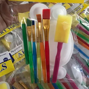 Σετ πινέλων ζωγραφικής για παιδιά DIY εργαλεία τέχνης με χρωματιστές πλαστικές λαβές και παλέτα.