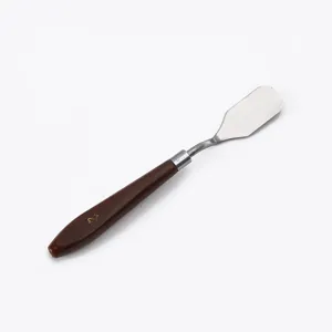 Spatule de peinture à l'huile d'artiste couteau palette détail, outil d'art marron clair.