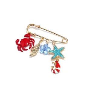Broche épingle de sûreté en alliage style station balnéaire avec pendentifs crabe et coquillage.