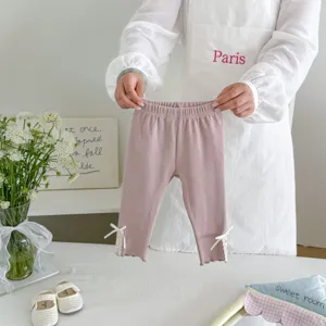 Schattige peuter meisjes roze legging met delicate kant strikken, comfortabele casual broek.