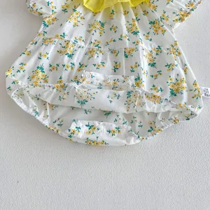 Mameluco de verano para bebé niña con flores body lindo con cuello amarillo y broches.