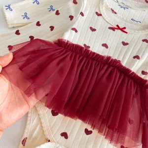 Baby meisjes lange mouw romper jurk, schattige hart strik print met tule rok detail.