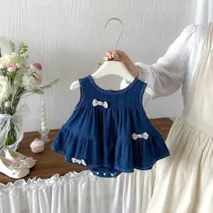 Vestito tutina in denim per bambina neonata con fiocchi carini e balze per estate.