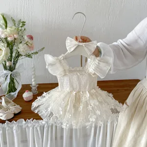Bellissimo abito da principessa bianco in tulle per bambina neonata con fiori 3D estivo.