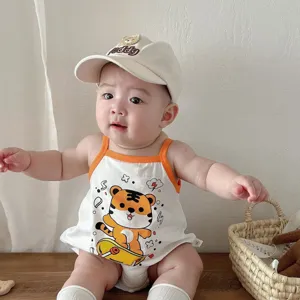 Delizioso body estivo per neonato con stampa di tigre, design senza maniche, vista dettagliata.