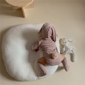 Adorable grenouillère bébé rose manches longues oreilles de lapin en coton côtelé vêtement