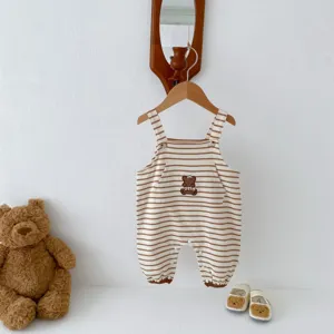 Bellissima tutina per neonato a righe con simpatica tasca orsetto autunno e inverno.
