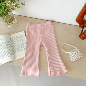 Pantaloni svasati a costine rosa per neonati, morbidi vestiti in cotone per bambini.