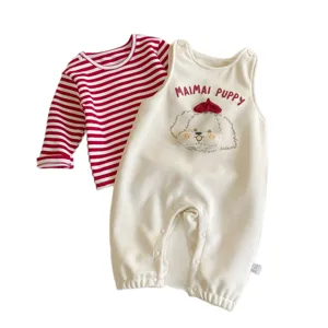 Conjunto de ropa de bebe con camiseta de rayas de manga larga y mameluco de perrito