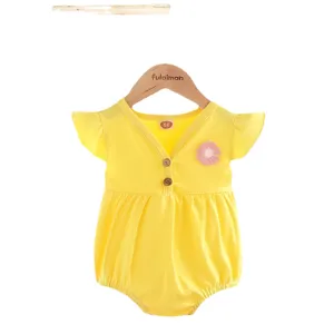 Combinaison d'été pour bébé fille jaune avec joli motif de marguerite et boutons bois.