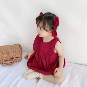 Dettaglio vestito tutina cotone bambina neonata, stile coreano carino estivo.