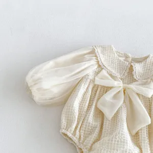 Lindo pelele de niña de manga larga cuello de muñeca de encaje lazo crema ropa