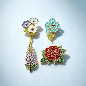 Gedetailleerd overzicht van trendy bloemige emaille broche set, elegante metalen speld accessoires.