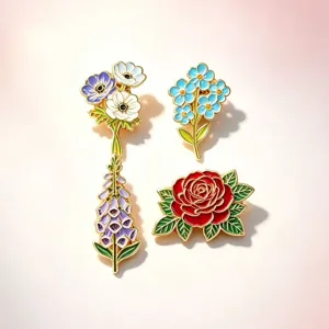 Detail van bloemen emaille broche, charmante metalen speld voor elegante dameskleding mode.
