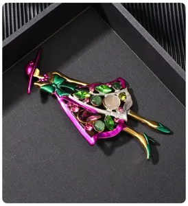 Elegante spilla da donna con strass verdi e rosa design di abito lucido gioielli di moda raffinati