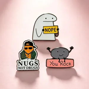 Metzen emaille speldjes set met grappige meme figuren en letters zoals YOU ROCK en NOPE.