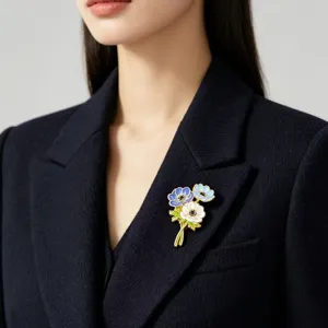 Chique bloem emaille broche voor vrouwen, elegante metalen bloem kleding badge accessoire.