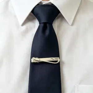 Pince à cravate hameçon argentée pour homme, accessoire de chemise en cuivre pour costume.