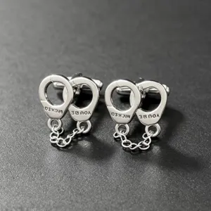 Boutons de manchette en métal argenté en forme de menottes avec chaîne pour chemise homme.