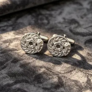 Boutons de manchette disque de frein auto en argent pour chemise homme élégants et chic.
