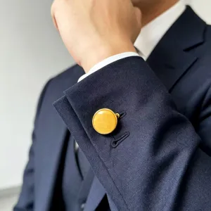 Boutons de manchette ronds dorés avec incrustation jaune craquelée, accessoires élégants chemise.
